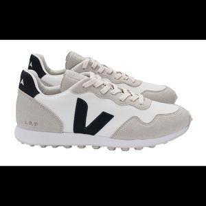 Veja hexa b-mesh white/black